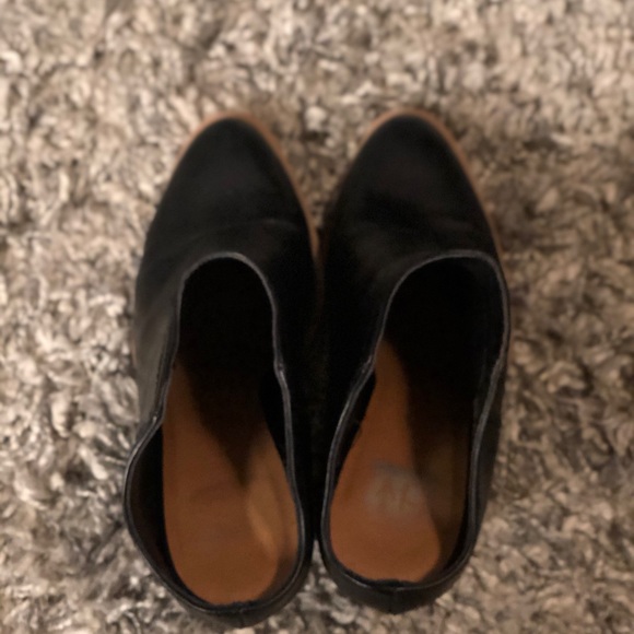 Comfy DV Target Brand Black Faux Leather Mule - Picture 8 of 8